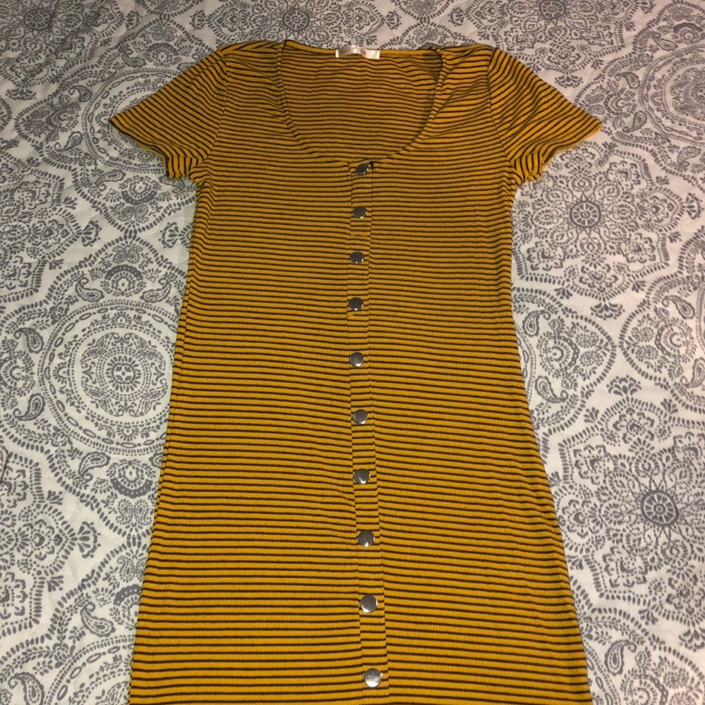 Body con yellow dress